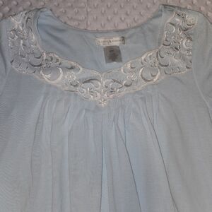 Earth Angels Gown Womens Medium Blue Embroidered Jersey Short Sleeve Nightgown